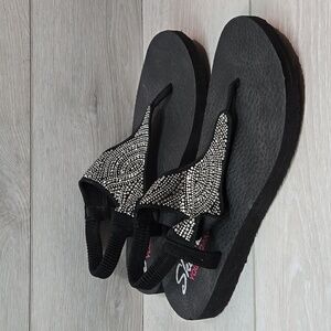 Skechers Womens Yoga Foam Thong Rhinestone T strap Sandals Flats shoes sz 9